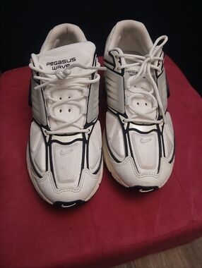 Nike White and Black Pegasus Wave Running Sneakers